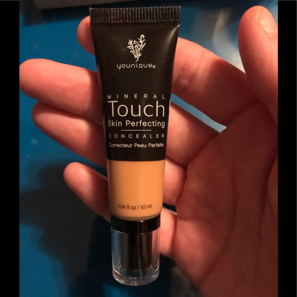 Younique skin perfecting concealer - Taffeta